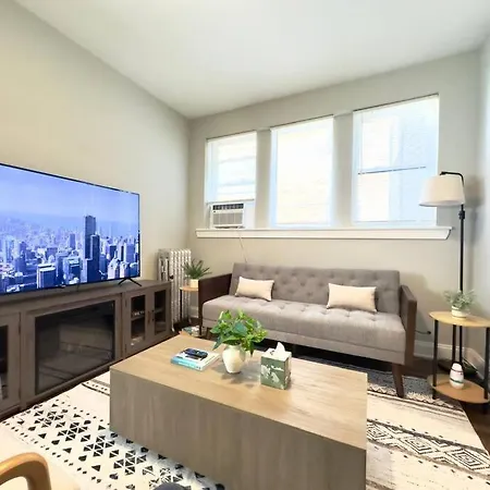 Modern 2Br, Ideal Location Near Local Spots